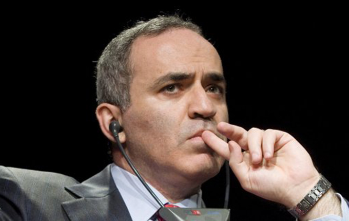 Rusi, Kasparov: Putini është një diktator fashist, po e ndan Evropën