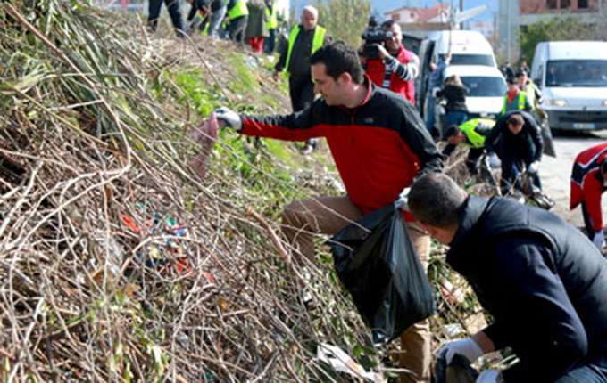 Tiranë, në aksion për pastrimin e territorit