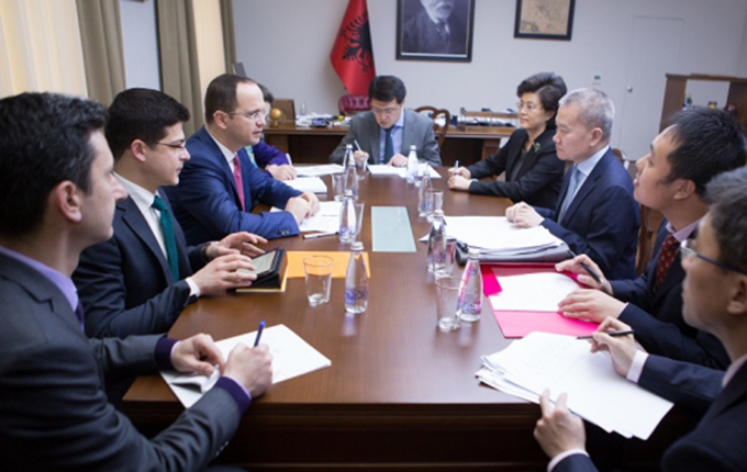 Tiranë, ministri Bushati me zyrtarët kinezë, bashkëpunim në disa fusha