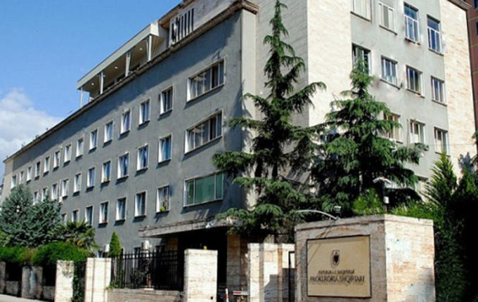 Tiranë, kryeprokurori Llalla plotëson vendet bosh, ja emrat e prokurorëve të rinj