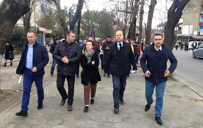 PD, Malltezi: Protestë kundër varfërisë dhe ndotjes në qytetin e Laçit