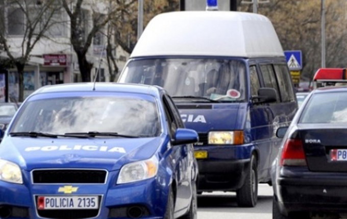 Tiranë, vrasja e ish-policit, dhjetë persona të shoqëruar