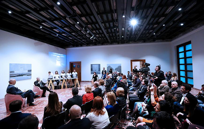 Tiranë, promovohet libri “Jo vetëm euro” i ish-kryeministrit italian Massimo D’Alema