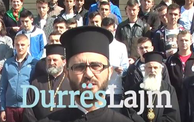 Durrës, kleri dhe besimtarët orthodhoksë kërkojnë kthimin e pronavë të tyre (video)