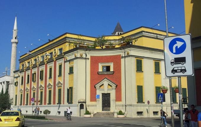 Tiranë, nesër priten reshje të dendura, Bashkia u bën thirrje qytetarëve për kujdes