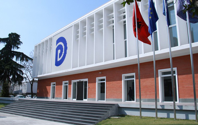 PD reagon pas deklaratave të Ballës: Shpifës i çertifikuar zyrtarisht