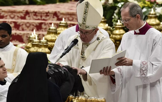 Pashkët / Papa Françesku shuguron edhe gjashtë shqiptarë, njëri merr emrin e tij