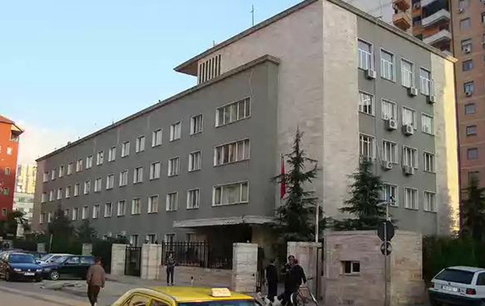 Tiranë, kryeprokurori Llalla kërkesë Kuvendit: Rishikoni dënimin për armëmbajtjen pa leje