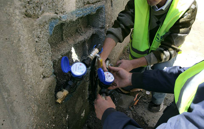 Durrës, vidhte ujë nga tubacioni kryesor, paditet pronari i një biznesi
