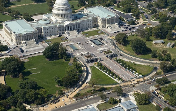 SHBA, të shtëna me armë në Capitol Hill, një polic i plagosur