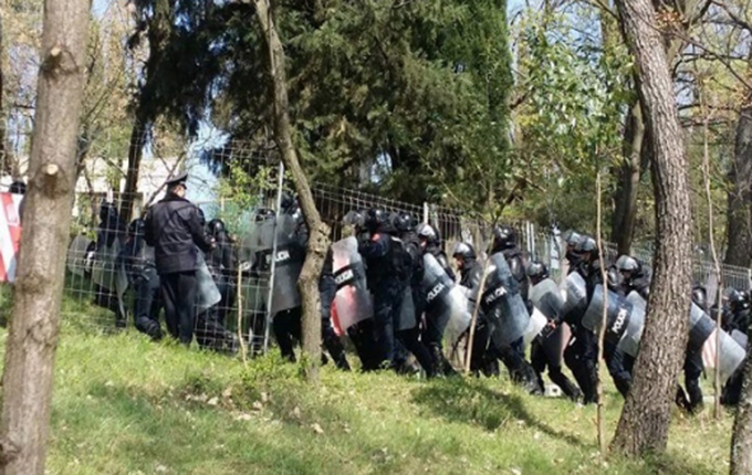 Tiranë, lirohen protestuesit e arrestuar, organi i akuzës kërkoi “detyrim paraqitje”