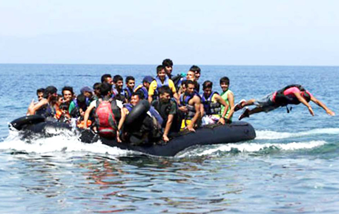 Itali, kapen 21 refugjatë sirianë, në pranga skafisti shqiptar