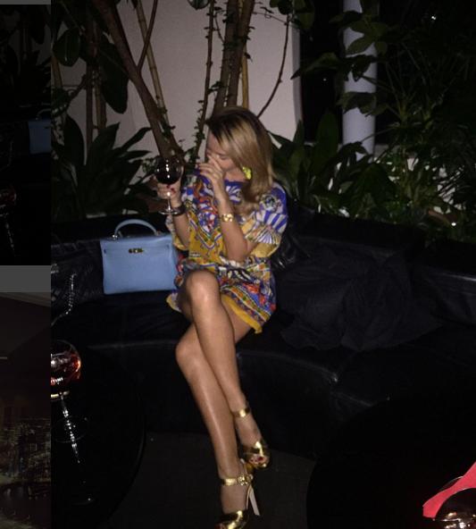 Kush i dhuroi unazën me diamant Aurela Hoxhës?