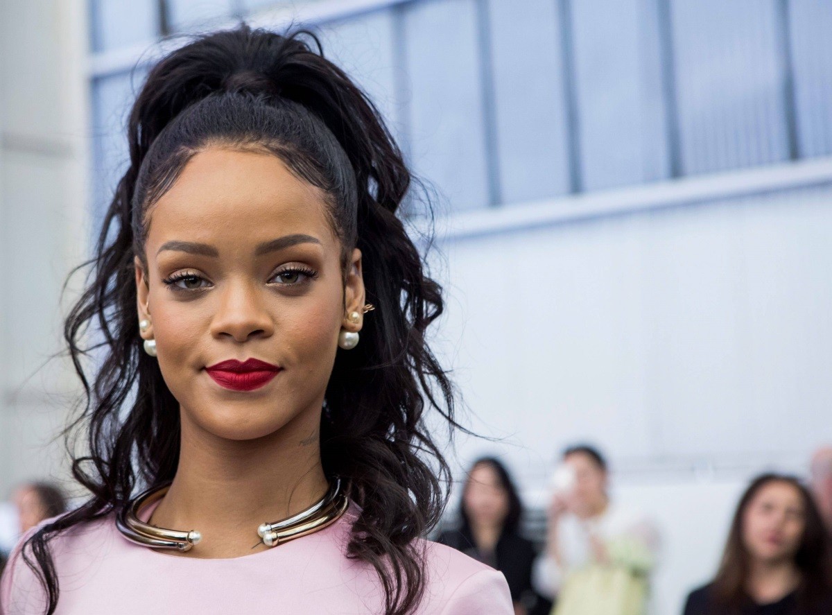 Rihanna  ‘trasprarente’ në klipin e ri (Foto)