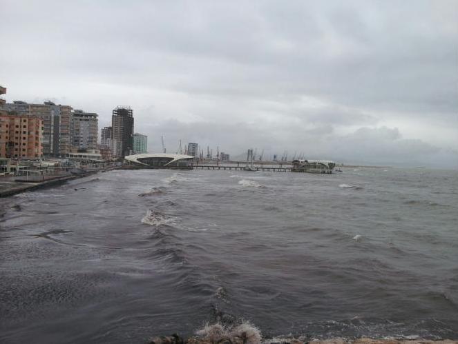 Moti i keq, si paraqitet situata në Durrës dhe gjithë vendin