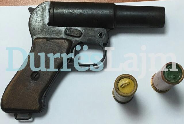 Parandalohet krimi, nxënësi problematik tenton të vrasë mësuesin