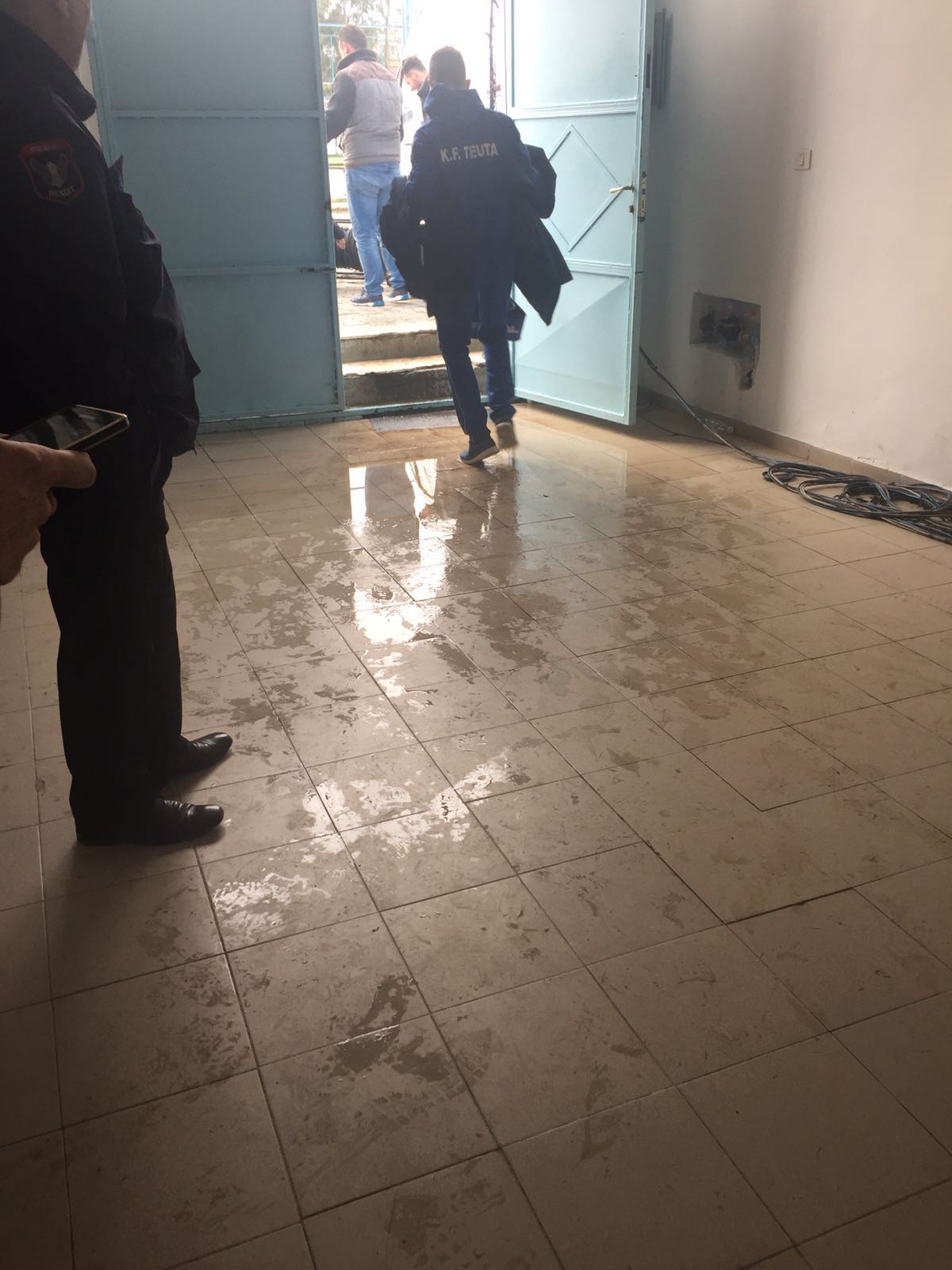 Videolajm/ Ja ku duhet të kalosh për t’u futur në stadiumin e Durrësit