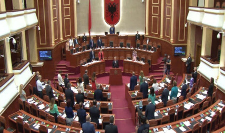 Kuvendi nis me 1 minutë heshtje për viktimat e Brukselit