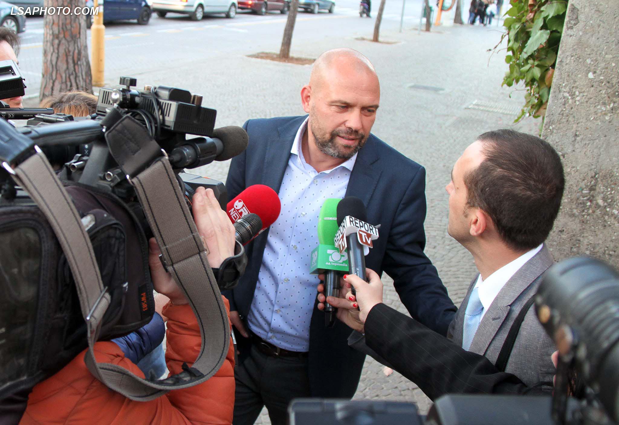 Manjani, një shantazhues me “qetësi e dashuri”