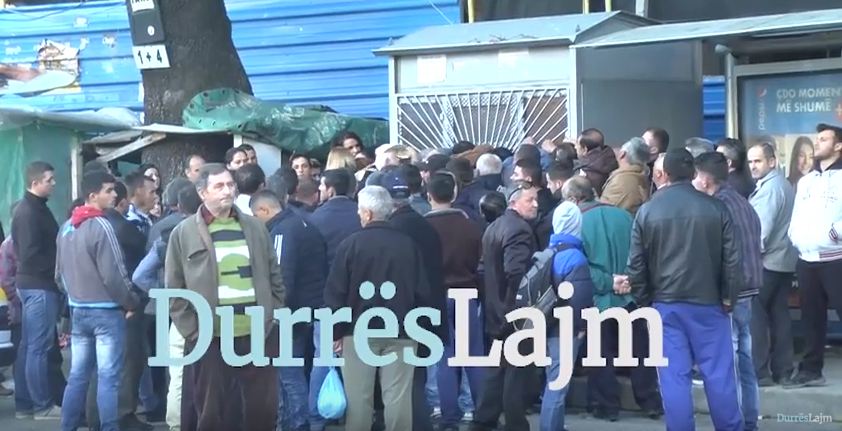 Radha e tmerrshme për abonetë në Durrës, po Dako kur do përgjigjet?! (Video)