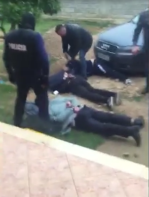 VIDEO/ Operacioni antidrogës së Durrësit, si u arrestuan 6 veta në shtëpi