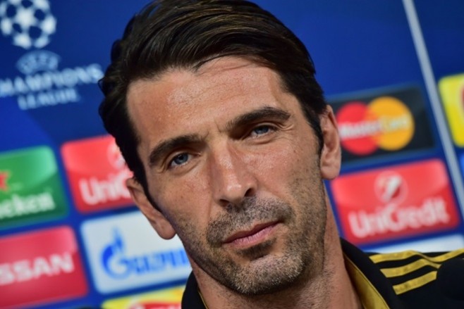 Buffon në fushë deri 40 vjeç, më pas trajner i Kombëtares