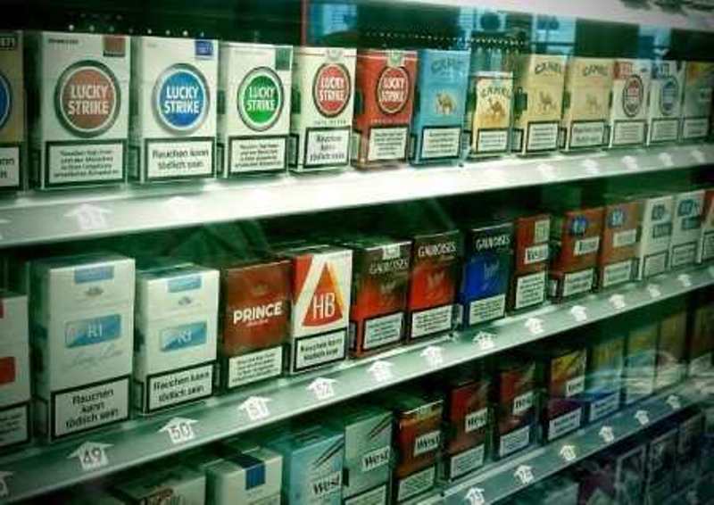 Arrestohen 3 hajdutë në Durrës, vidhnin steka cigaresh në dyqane