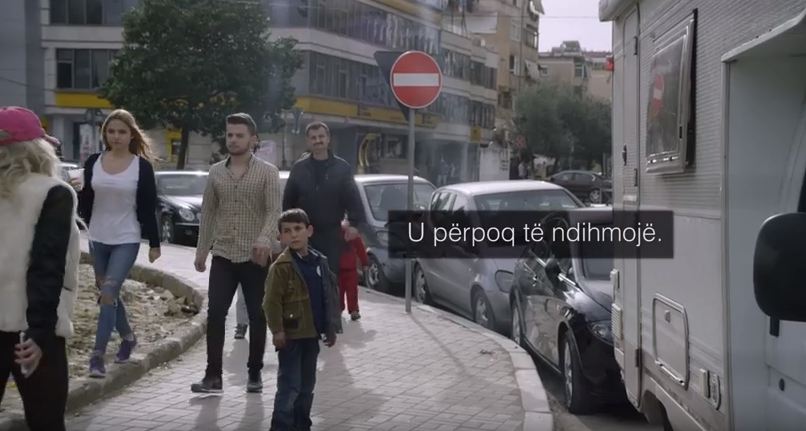 VIDEO/ Si reagojnë shqiptarët kur dhunohet një femër?