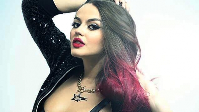 Ja si duket Enca Haxhija pa grim, në mëngjes