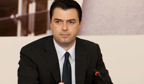 Basha niset për në SHBA, shoqërohet nga Tabaku, Strazimiri, Selami e Mediu