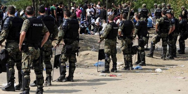 Greqi, përleshen me thika e gurë refugjatët, 7 të plagosur