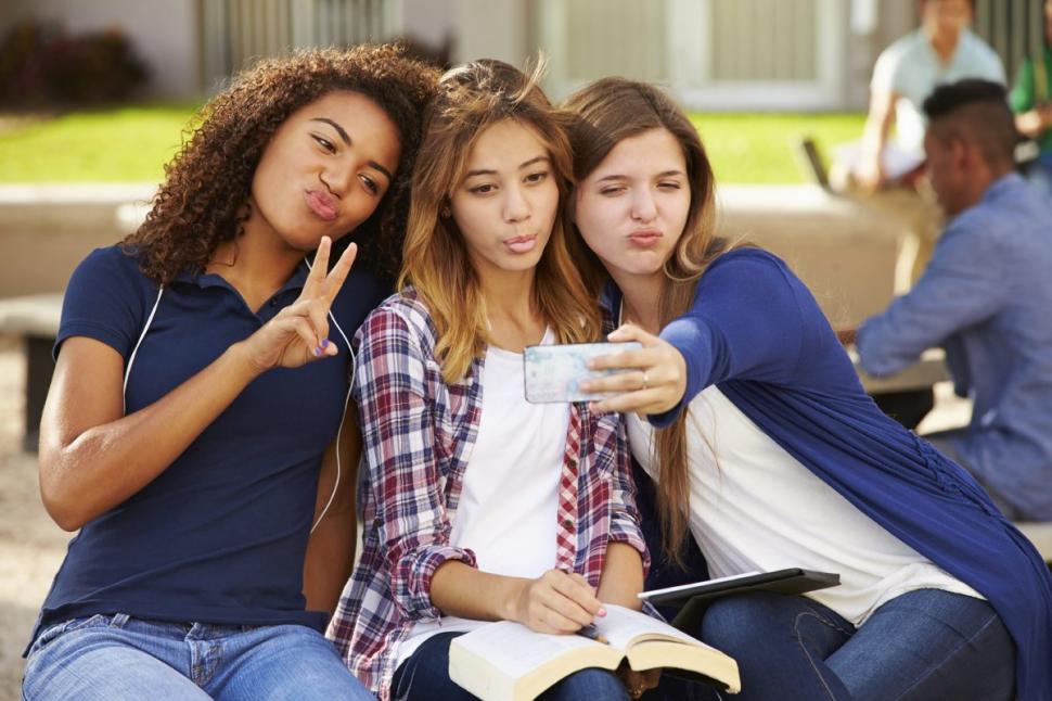 Adoleshentët qindra shkrepje për një selfi