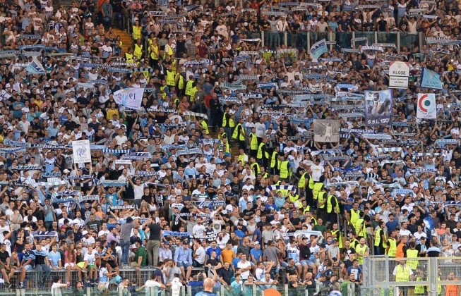 Sjellje raciste e tifozëve, Lazio rrezikon përjashtimin nga Uefa