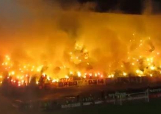 Çmenduri! Tifozët e Crvena Zvezdës &#8220;djegin&#8221;stadiumin (Video)