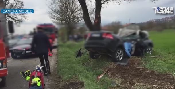 Makina ndahet më dysh, vdesin 2 shokët e ngushtë shqiptarë në Itali