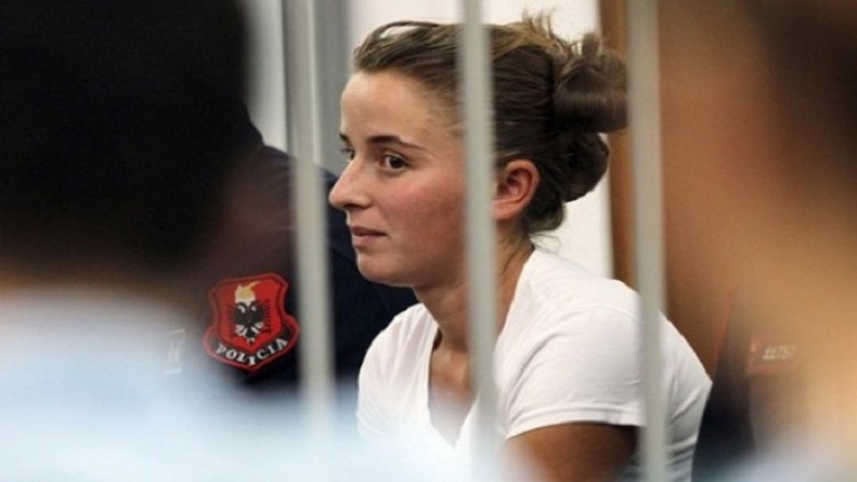 Presidenti Nishani i fal dënimin Nazime Vishës