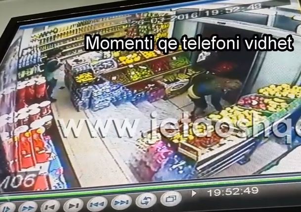 VIDEO/ Durrës, gruaja shkon të blejë patate, por përlan një telefon