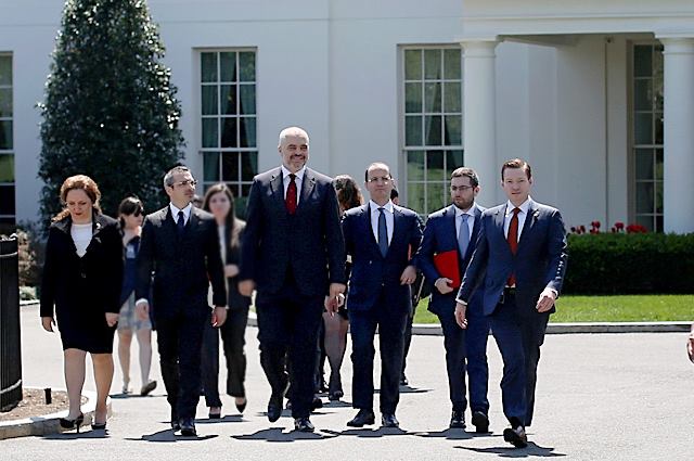 Rama publikon fotot e takimit me Obamën: Vizitë e paharrueshme