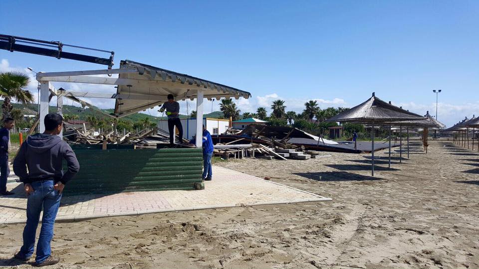 Aksioni para sezonit, ja çfarë ndodhi sot në Gjirin e Lalëzit (Foto)