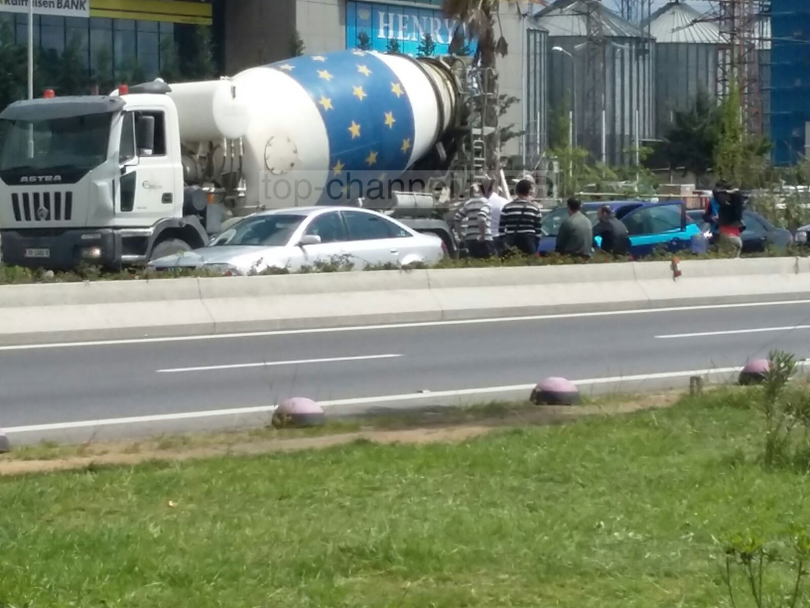Aksidentet në Tiranë- Durrës, trafik kilometrik makinash (Foto)