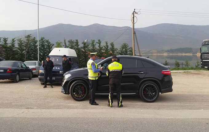 Kukës, aksioni i Policisë Rrugore, gjoba dhe patenta të hequra