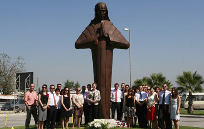 Përrenjas, statuja e Nënë Terezës nesër vendoset në Qafë-Thanë