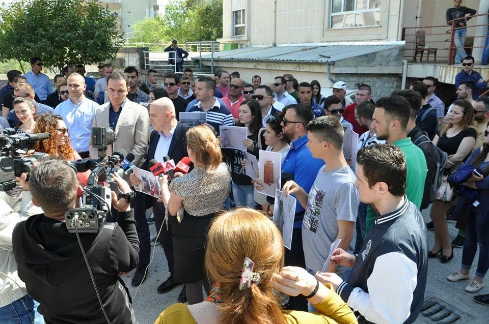 Letrat me vrimë në spital, PD-ja denoncon skandalin e largimeve nga puna