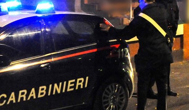 “Vriteni atë m… shqiptari”, italianët zhveshin e rrahin barbarisht 25-vjeçarin