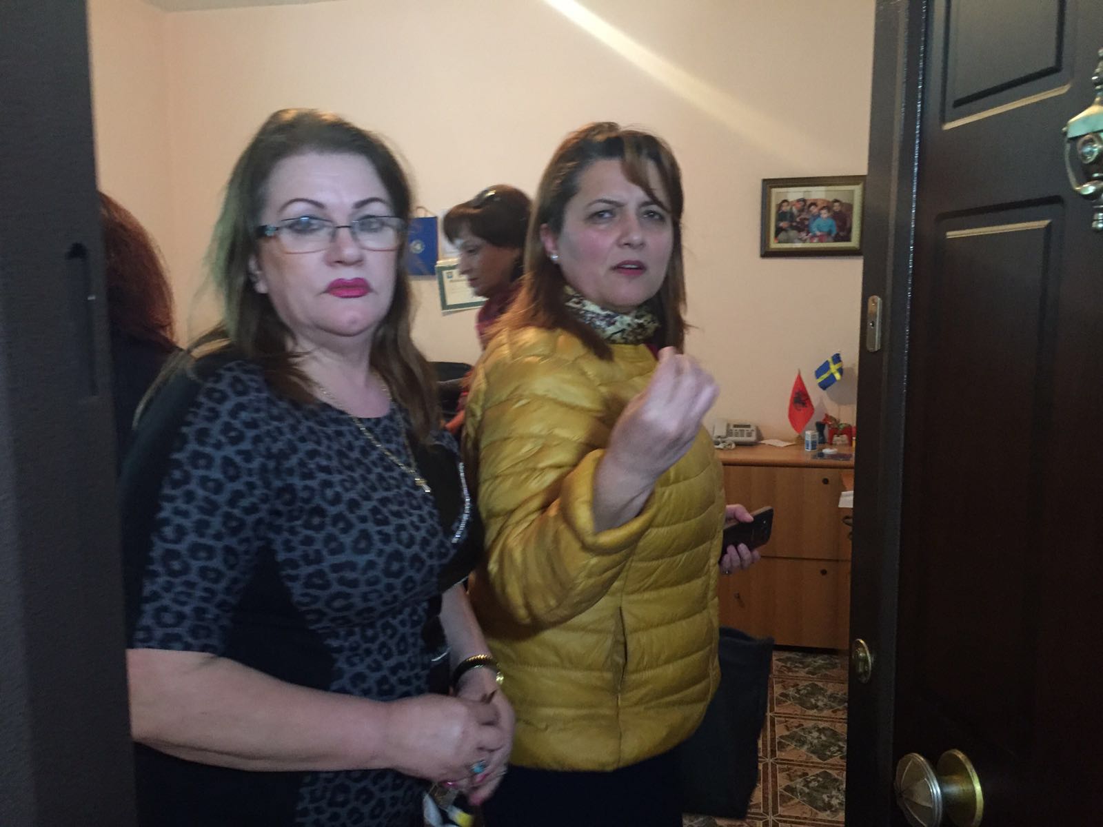 Dhuna ndaj fëmijës jetim në Durrës, kujdestarja pranon akuzat dhe kalon në gjendje shoku