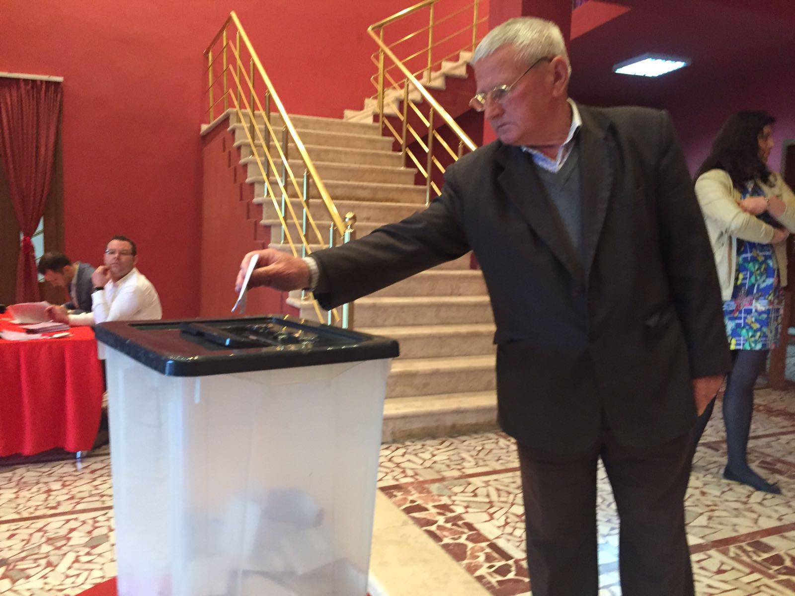 Votimi për referendumin në Durrës, pjesëmarrje e lartë e anëtarësisë socialiste