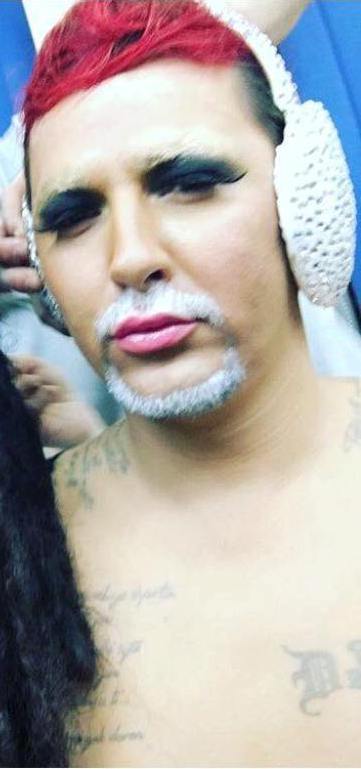 Kastro Zizo transformohet në Azis (Foto + Video)