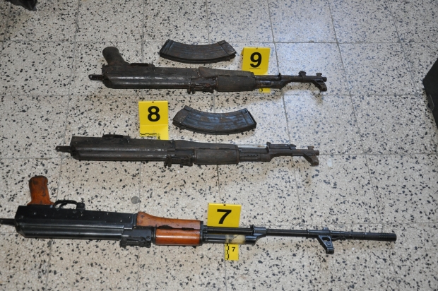 “Premtimi” arreston 3 persona, kapen me armë, fishekë dhe kanabis