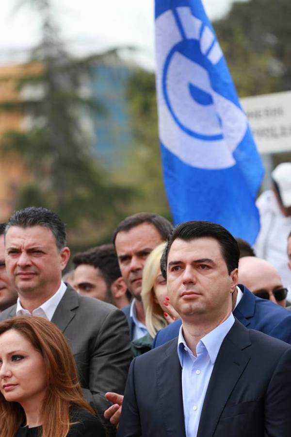 Foto/ Lulzim Basha përlotet në Shkodër, arsyeja prekëse