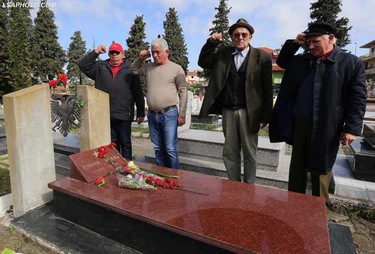 Nostalgjikët e diktatorit Enver Hoxha, ja kush e kujtoi sot (Foto)
